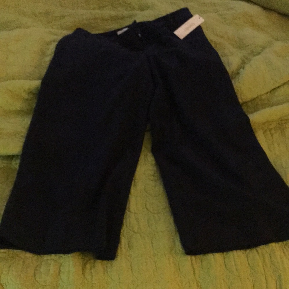 Black cropped pants
